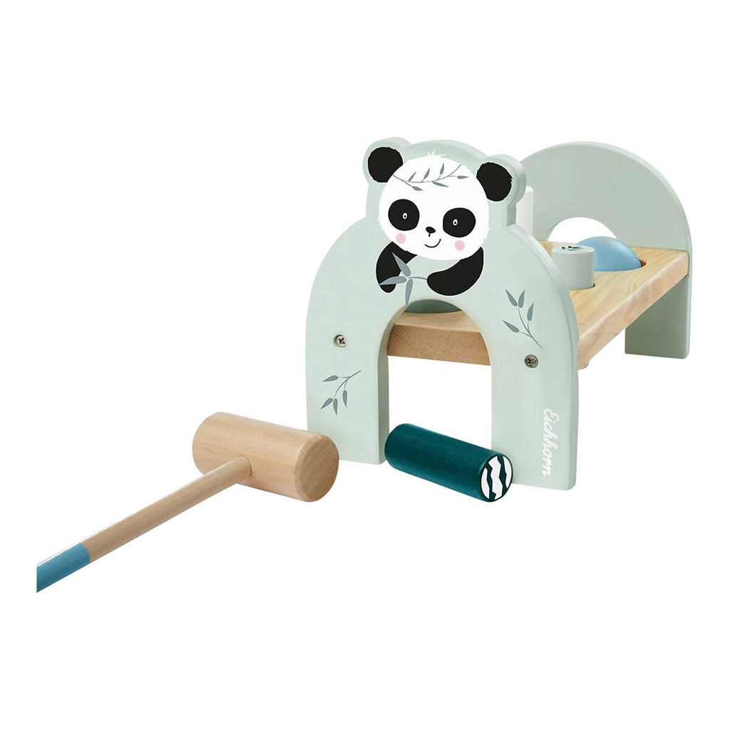 Hammer i hånd på Hamrebenk i tre panda-design med hammer fra 12 mnd