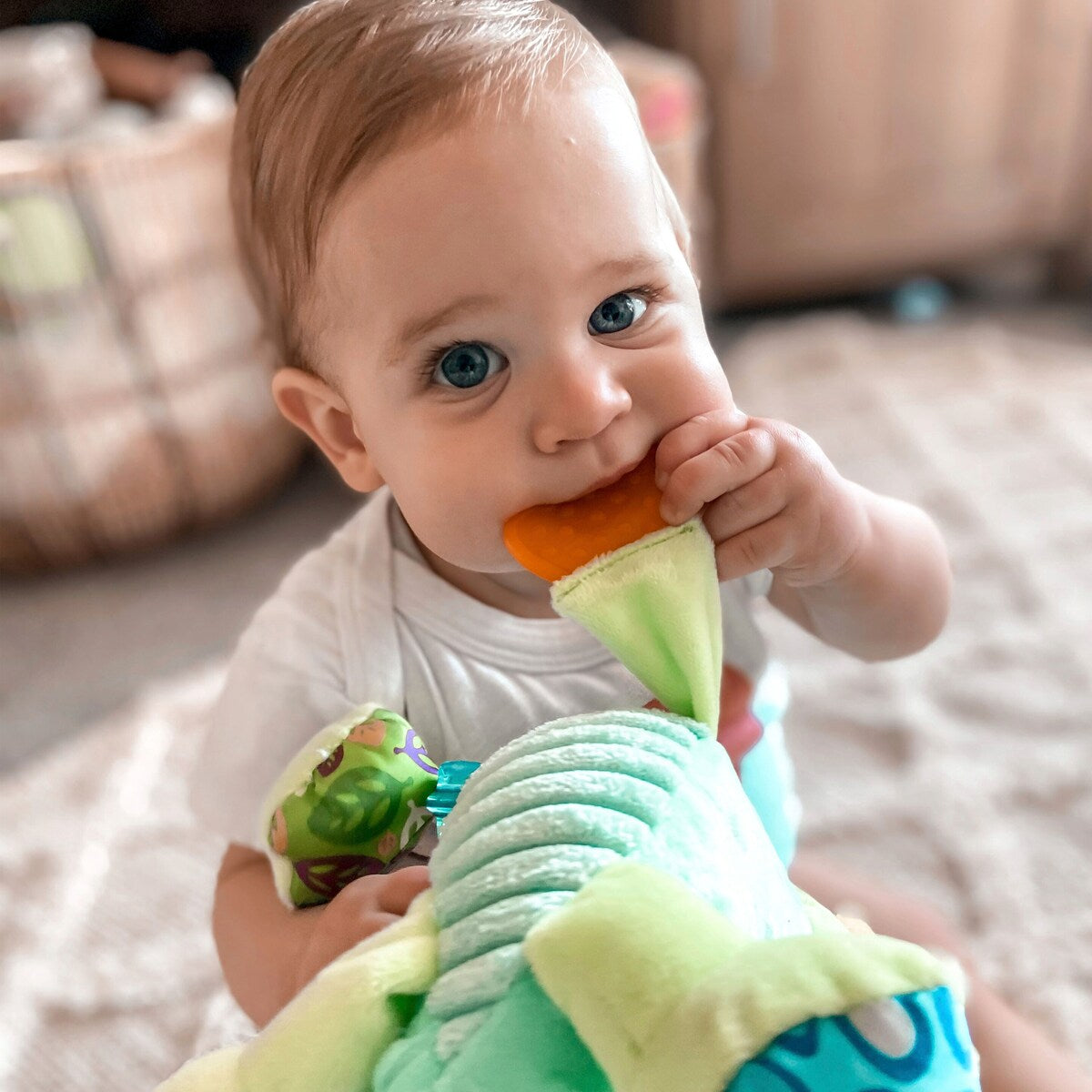 Hengeleke drage Sensory Friend Dusty med knistrende vinger