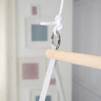 Sovende baby i Hengevugge safe asleep® med mesh-stoff i canvas