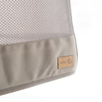 Montert Hengevugge safe asleep® med mesh-stoff i canvas i barnerom