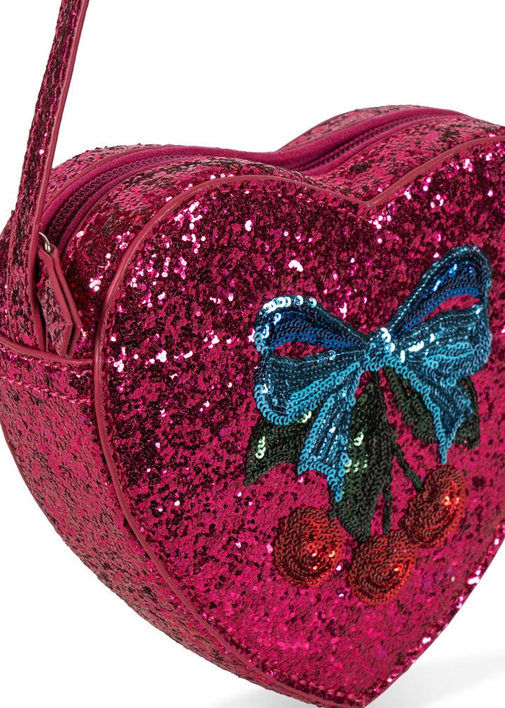 Detalj av glitter på hjerteformet skulderveske med glitter sangria
