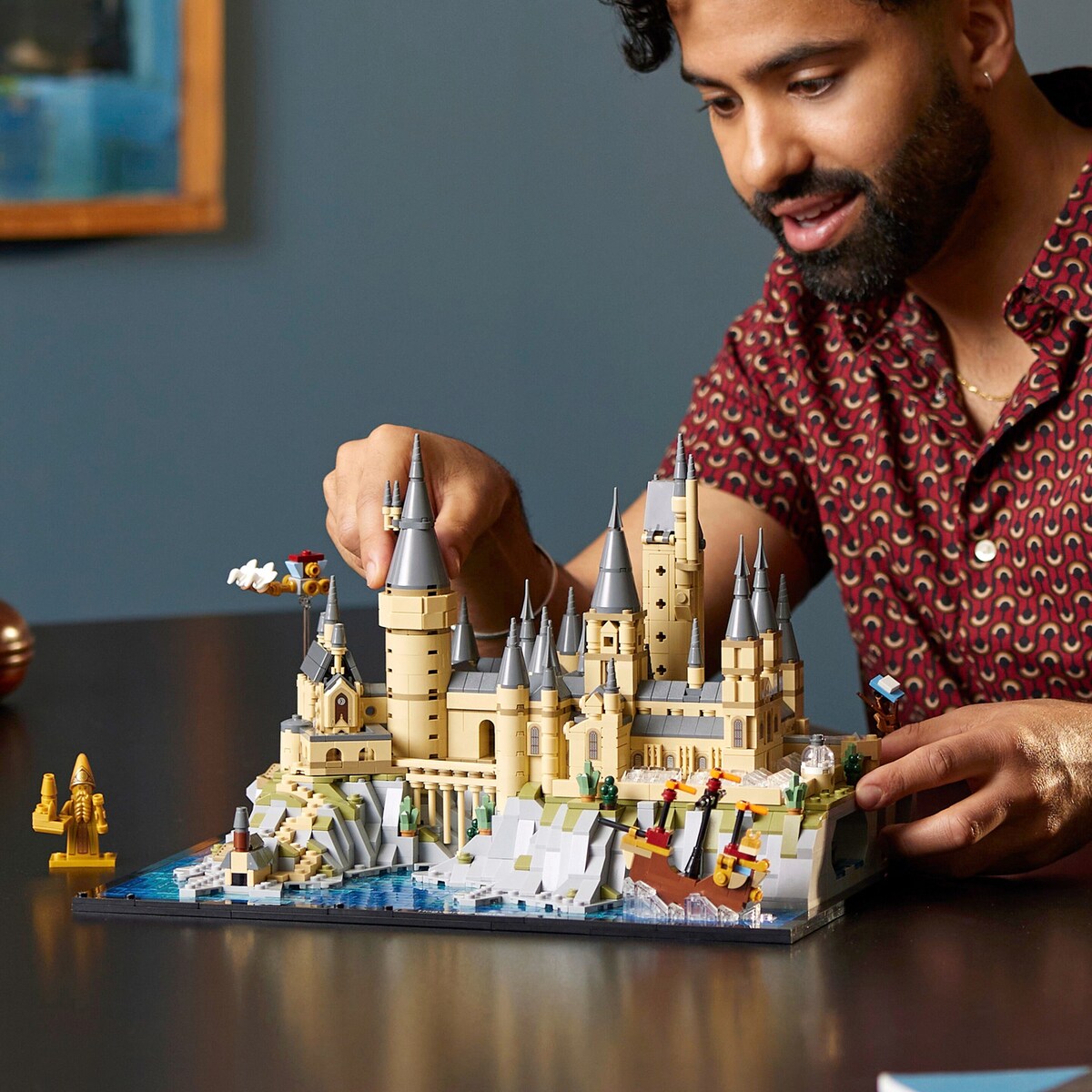 Montert Hogwarts™ slott med slottsområde 76419