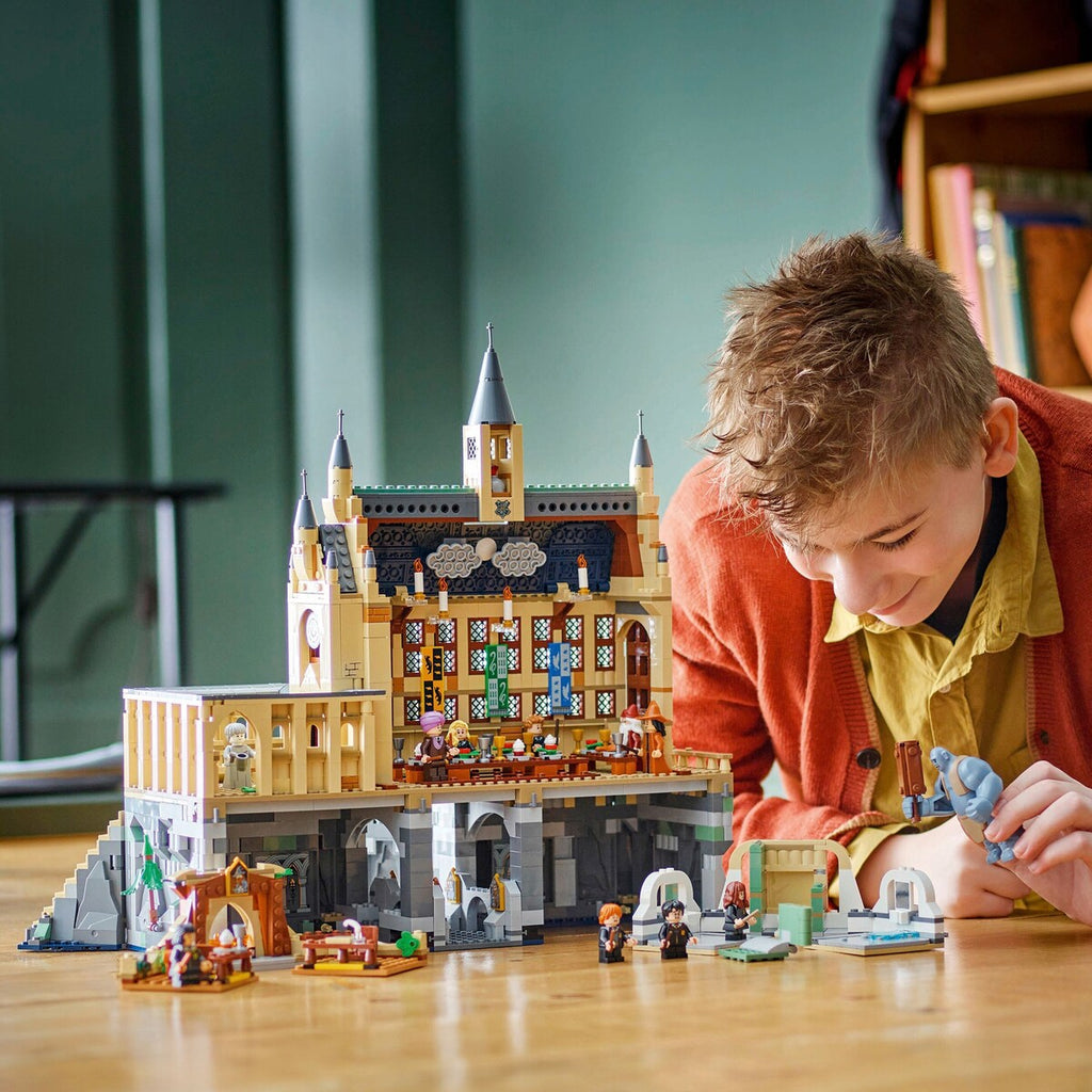 Montert Hogwarts™ Storsalen 76435 byggesett