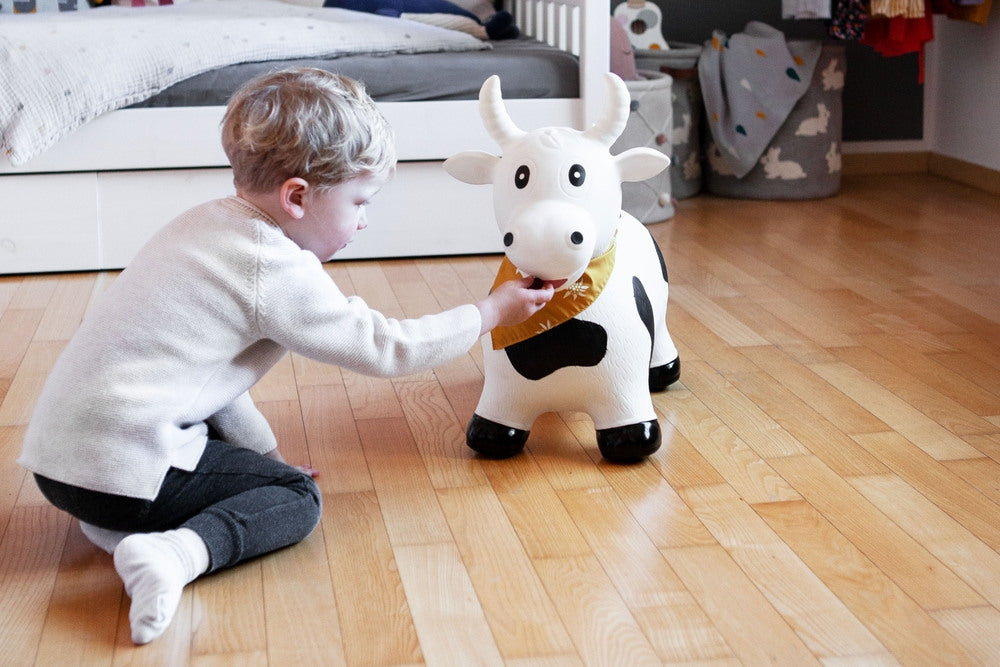 Hoppedyr ku med luftpumpe - Kindsgut bakside