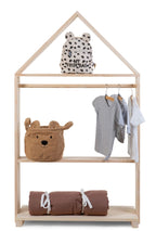 Husformet oppbevaringsreol med hjul 80x135 cm Childhome montert i barnerom