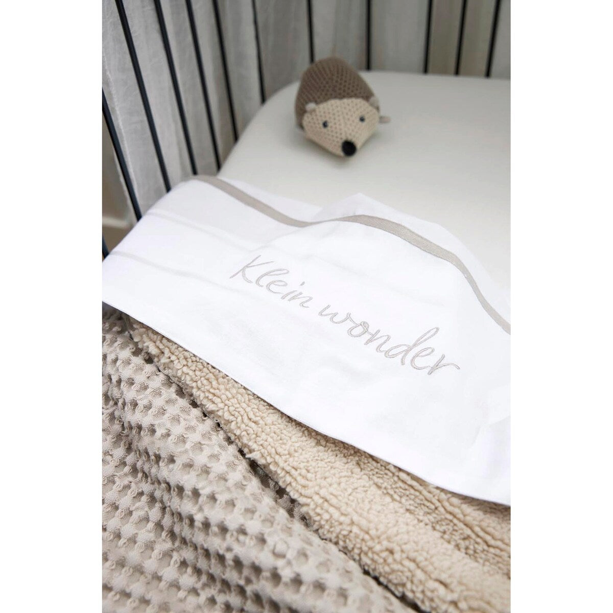 Jerseylaken 2-pack 50x90 cm bomull Meyco Baby montert på madrass