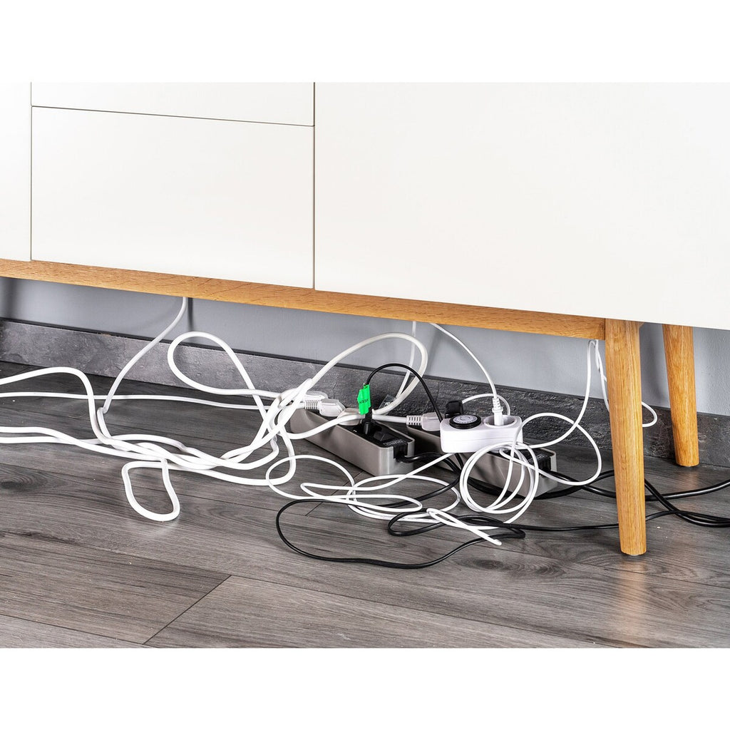 Kabelboks CableGuard hvit med ladekabel gjennom lokket