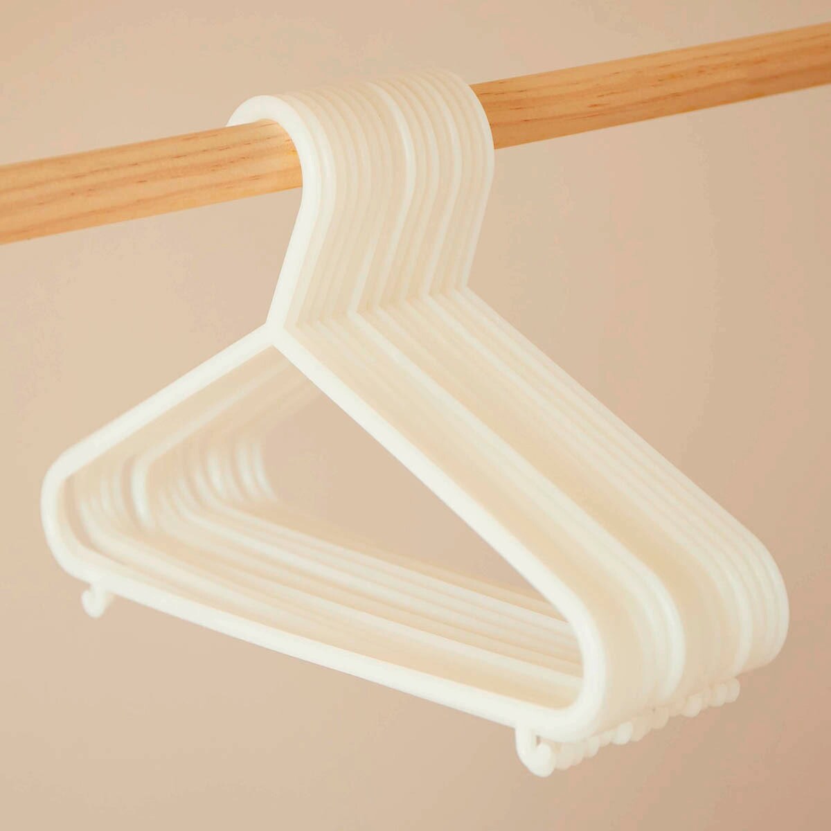 Bruk av kleshengere for barn 16 stk hvit plast 29,5 cm på reise