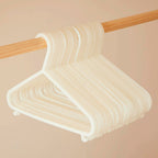 Kleshengere for barn 32 stk. hvit plast 29,5 cm - Bieco