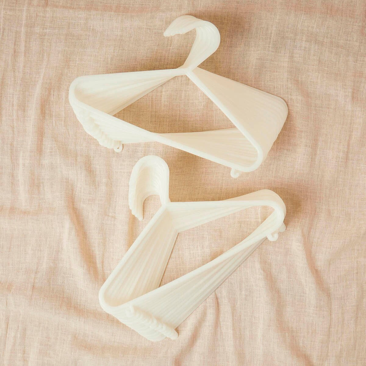 Kleshengere for barn 32 stk. hvit plast 29,5 cm - Bieco