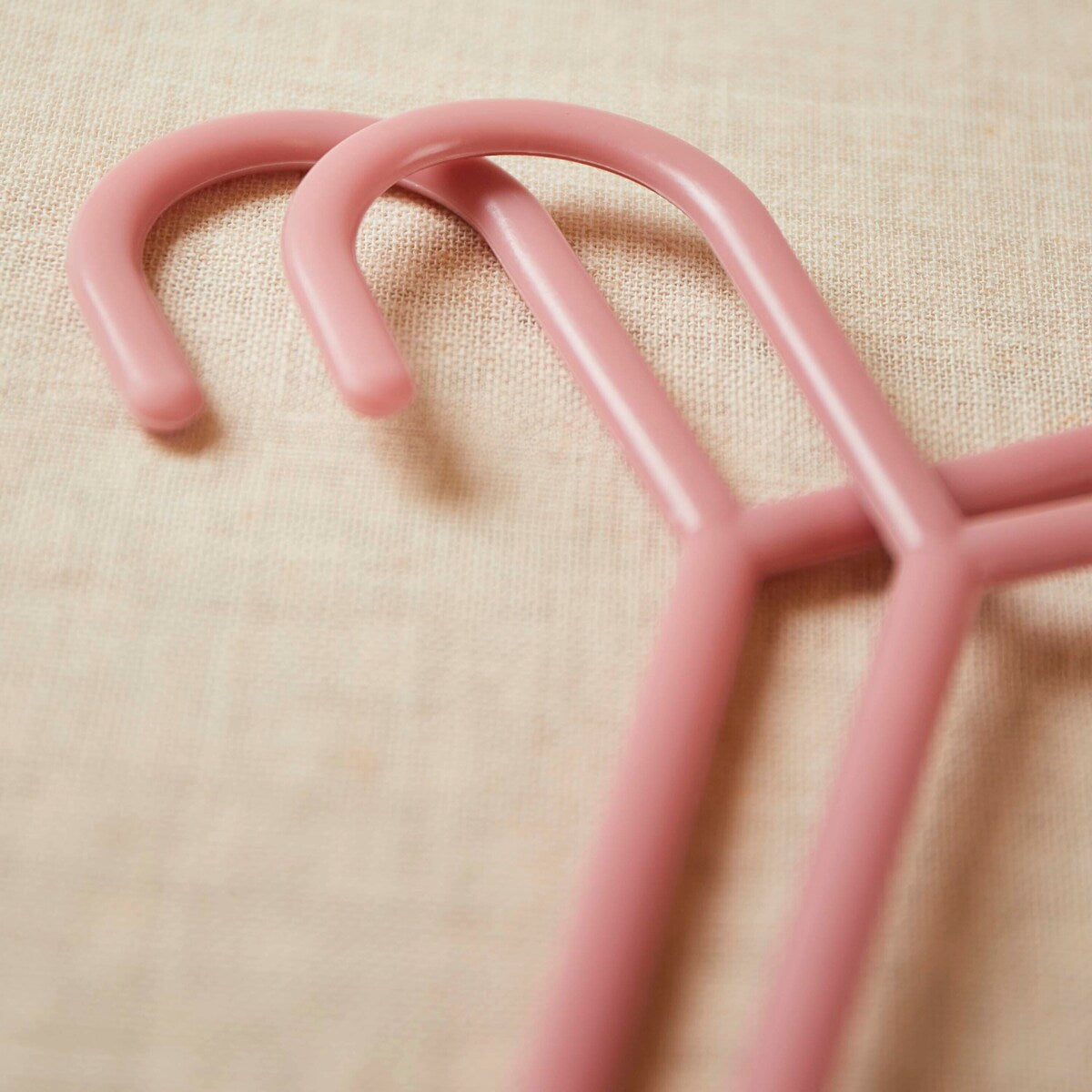 Kleshengere for barn 8 stk rosa plast 29,5 cm detalj av materiale