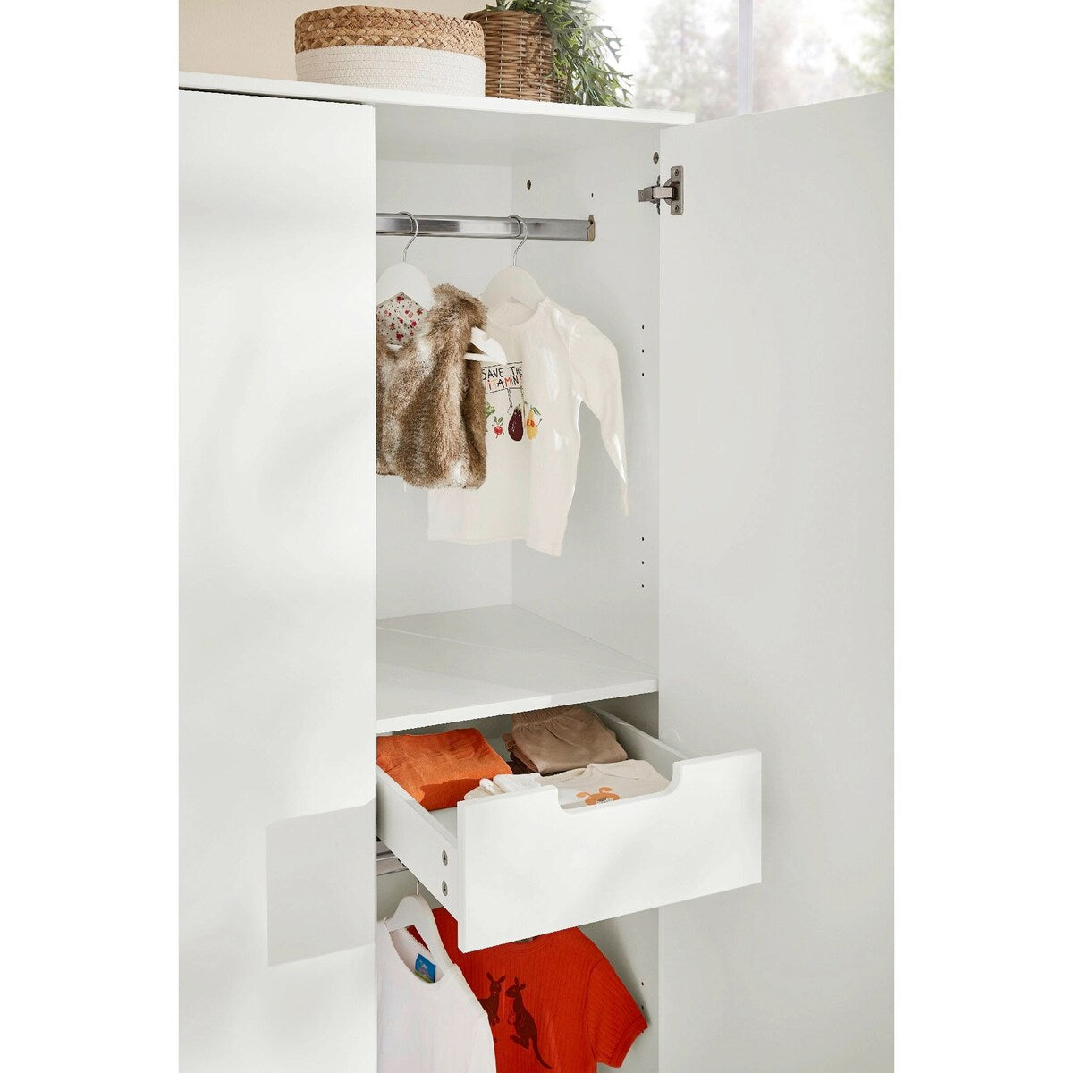 Klesskap Juna stor 129x190 cm MDF og eik bakside