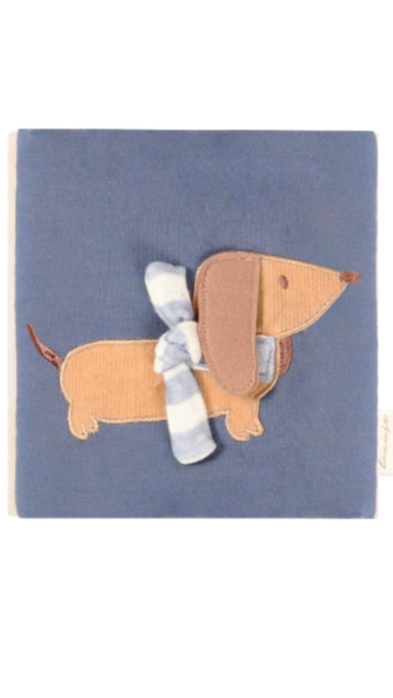 Knitrebok hund økologisk bomull 16x16 cm Leevje forfra