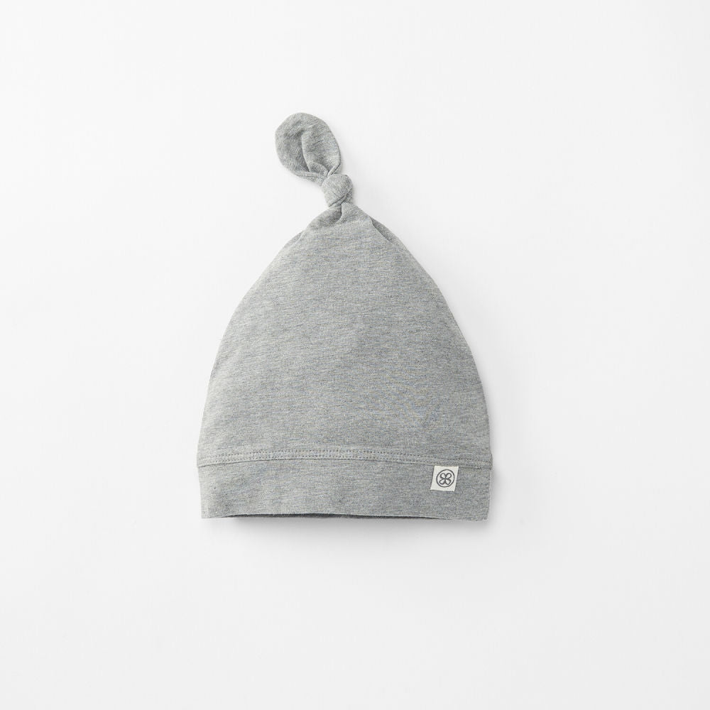 Knutelue beanie str. 74/80 Stone Grey UPF 50+ forfra