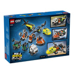Nærbilde av minifigurer i Kombinasjonssett med fly, servicekjøretøy og luftputebåt 60505 - LEGO City