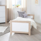 Nærbilde av ramme i Artisan Eik på Kombiseng 70x140 cm Malo med sprosser i hvit