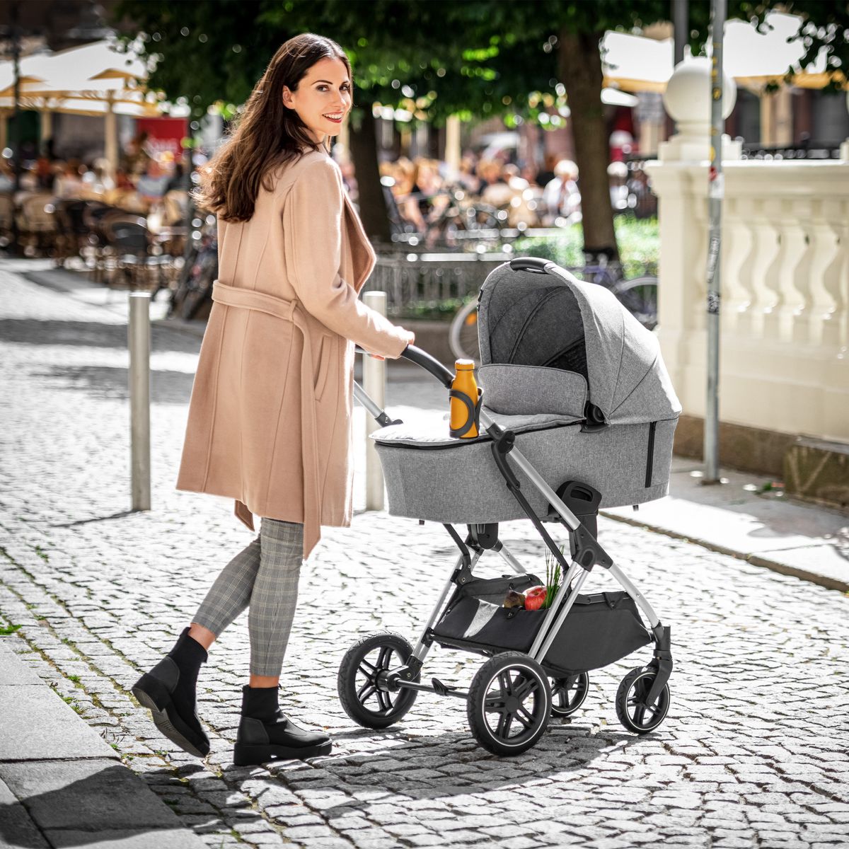 Nærbilde av click-system på Kombivogn 4-i-1 Vision X Trio med i-Size babystol