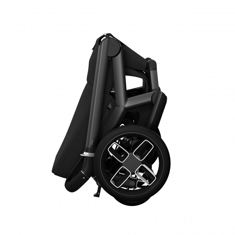 Nærbilde av hjul på Kombivogn Fame Luxe Twillic Black inkl. babybag