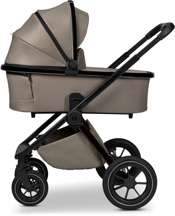 Kombivogn Gio+ Mud/Chrome med bred liggedel forfra