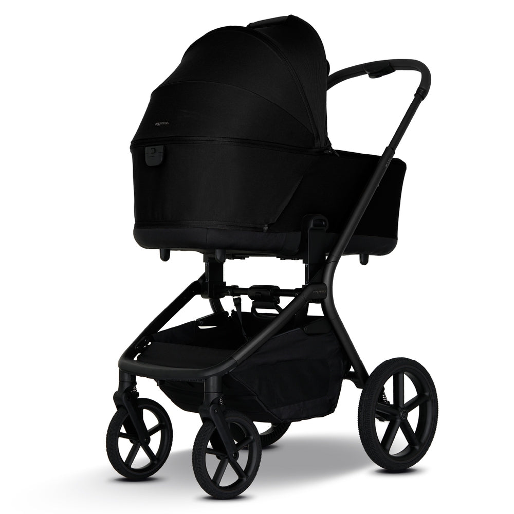 Kombivogn MAVI 2-i-1 startsett Pure Black - My Junior montert i park