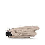 Detalj av håndtak på Kombivogn Priam 5 Comfort Matt Black med babybag Cozy Beige