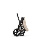 Solskjerm med UPF 50+ på Kombivogn Priam 5 Comfort Matt Black med babybag Cozy Beige