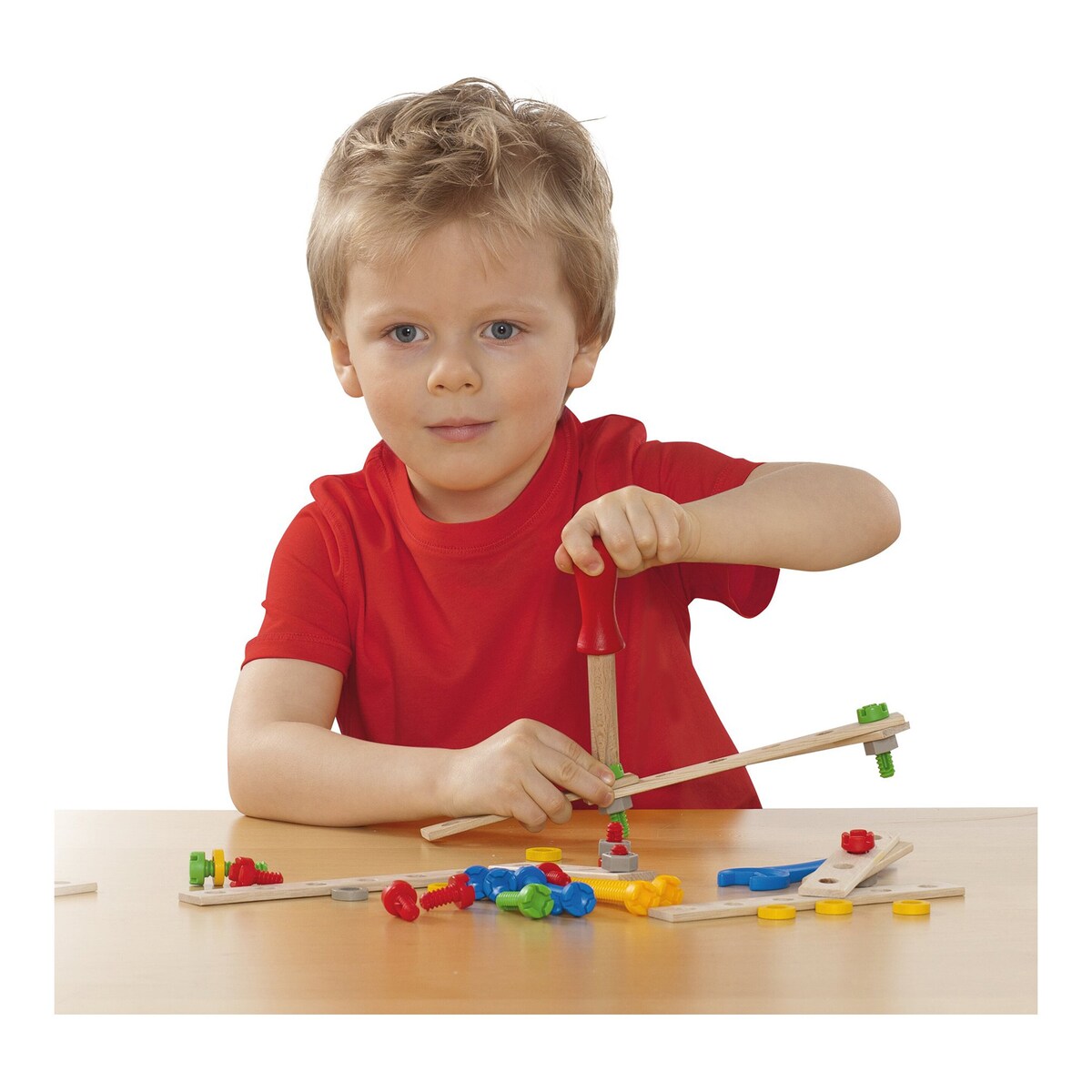 Detalj av Konstruksjonssett kranbil 70 deler 4 modeller fra 3 år