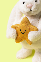 Nærbilde av mykt stoff på Kosebamse kanin med gullstjerne Jellycat
