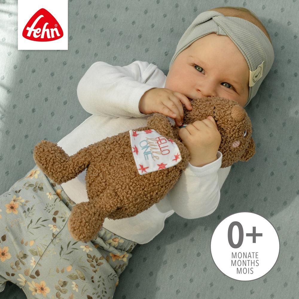 Kosedyr bjørn Hello little One curly-plysj - Fehn bakside