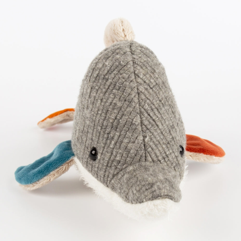 Montert kosedyr delfin Patchwork Sweety i plysj nærbilde