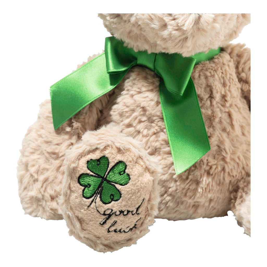 Detalj av sløyfe og broderi på Kosedyr Jimmy Teddy Good Luck 30 cm