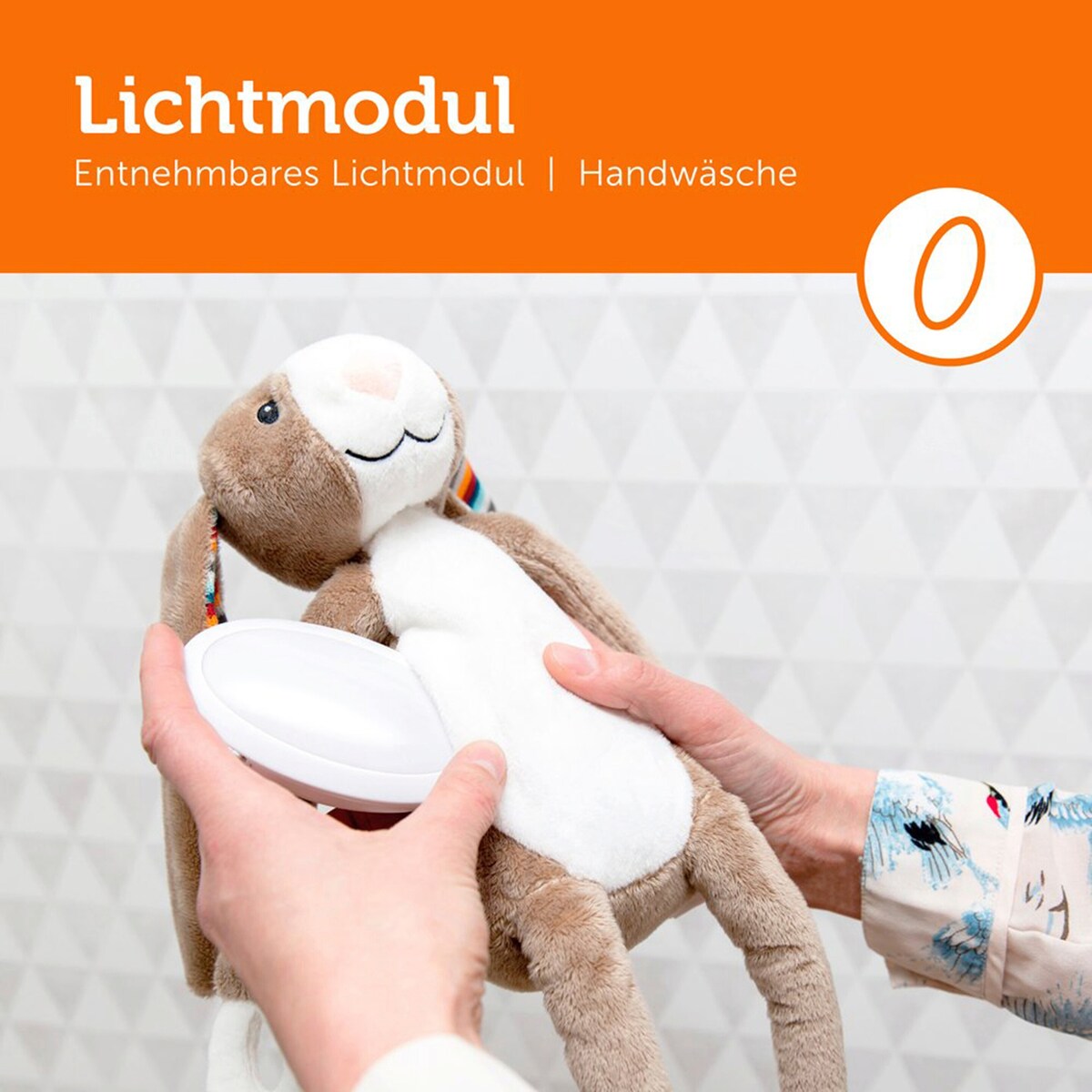 Nærbilde av mykt plushmateriale i Kosedyr med nattlys og musikk Bo kanin