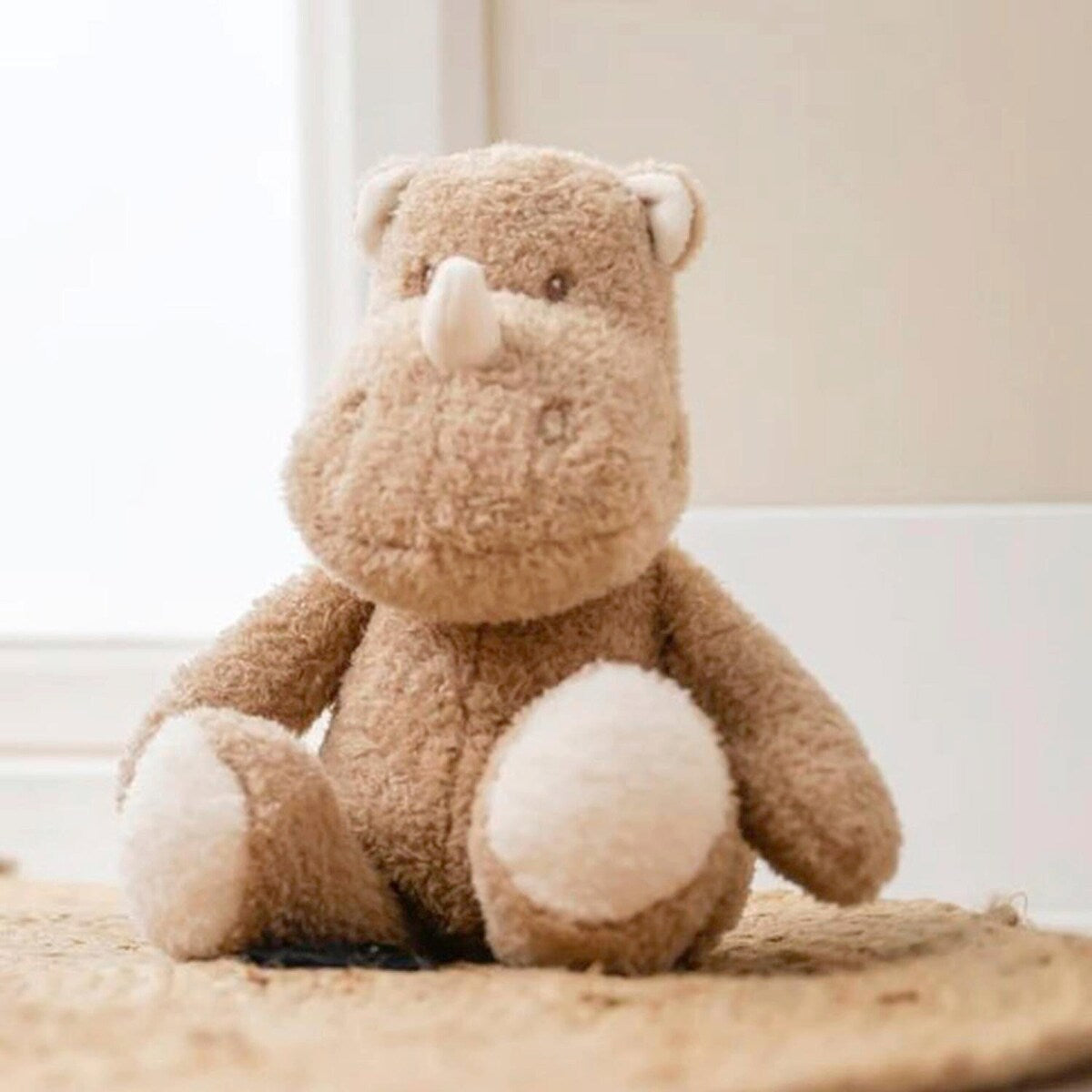 Detalj av kosedyr neshorn Teddy 30 cm, maskinvaskbar