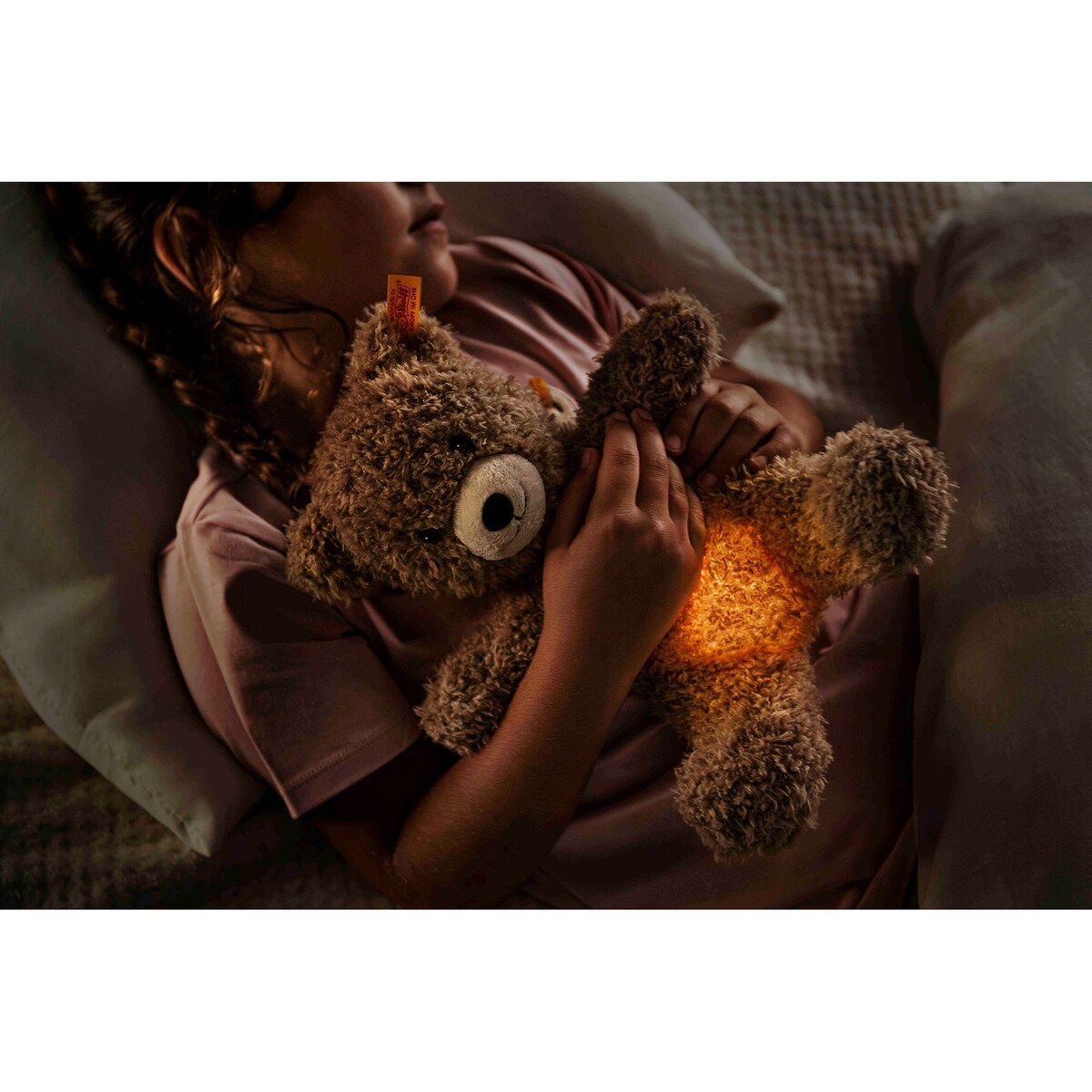 Detalj av kosedyr teddybjørn Caspar med nattlys 28 cm