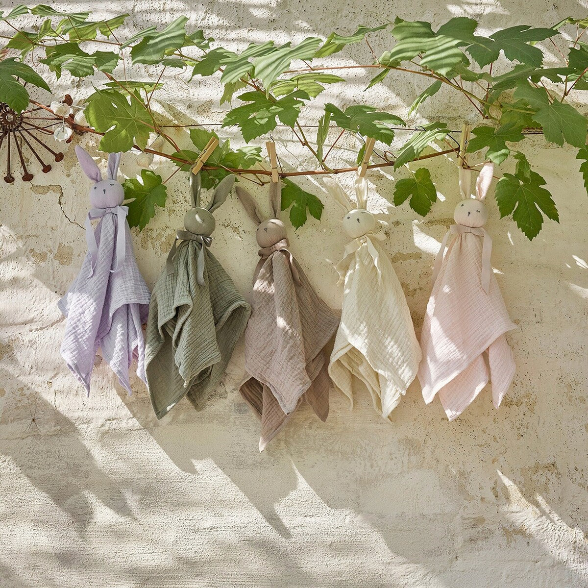 Koseklut Blinkie Lola bomullsmusselin 46,5 cm Lavender Love detalj av stoff
