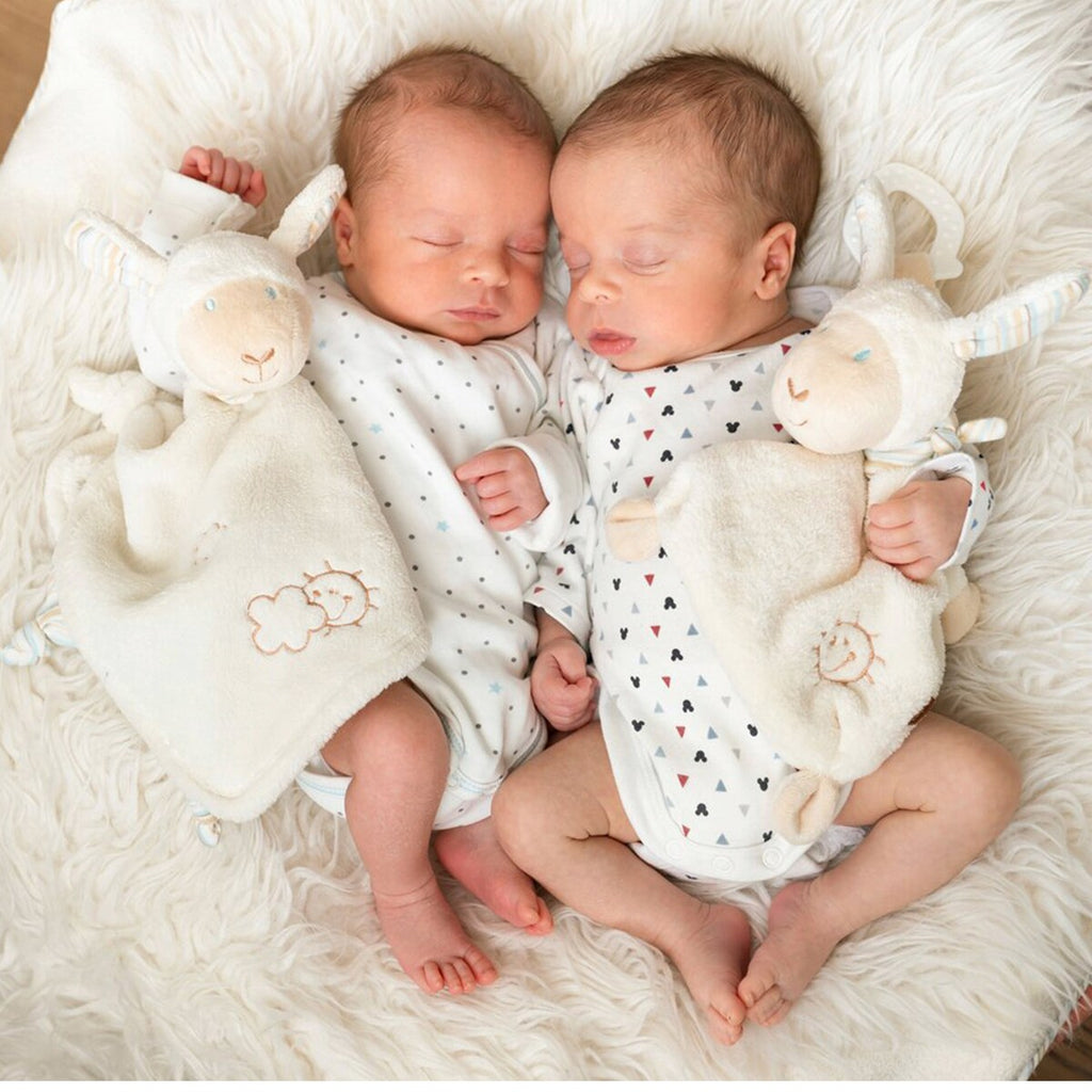 Koseklut sau Baby Love 25 cm fra fødsel bakside