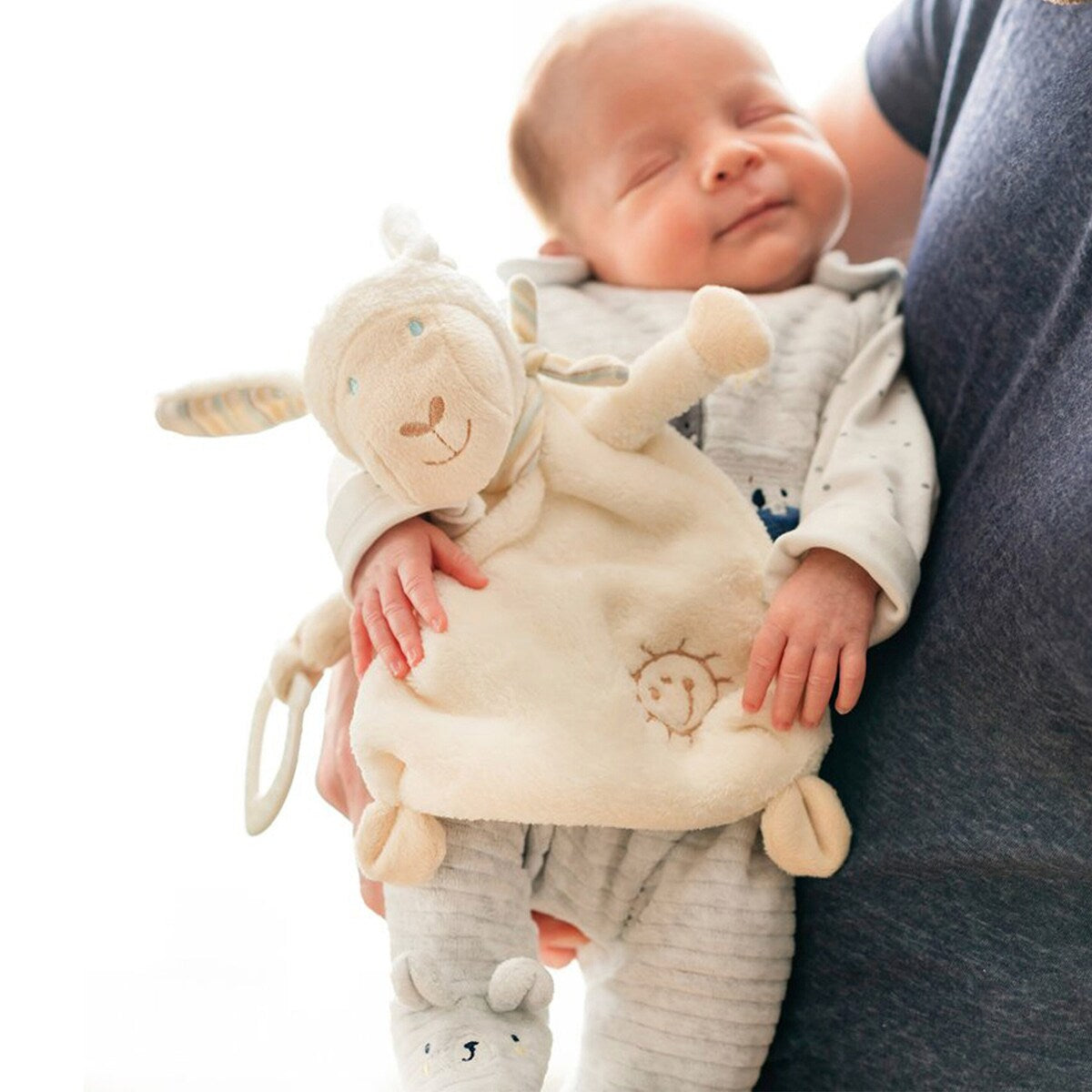 Detalj av brodert ansikt på Koseklut sau Baby Love 25 cm fra fødsel