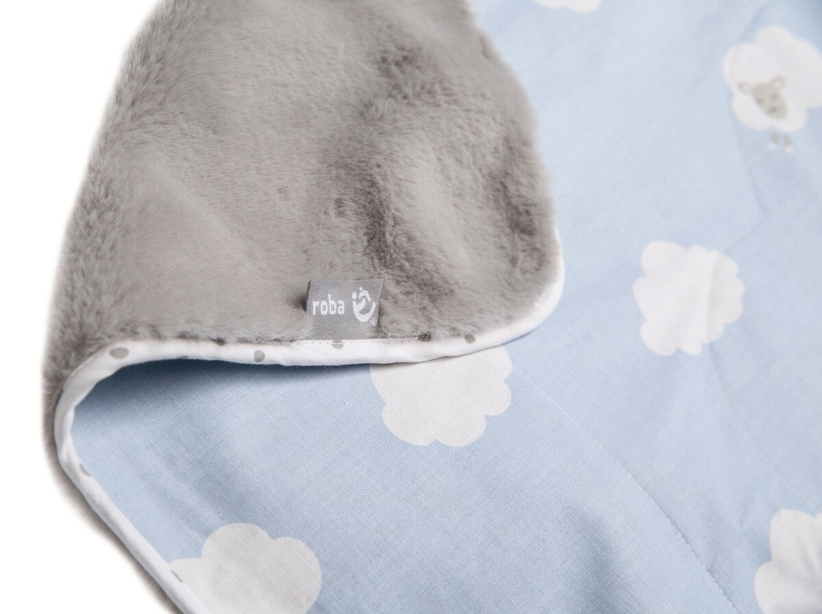 Koseteppe Kleine Wolke blå bomull og fleece nærbilde av tekstur
