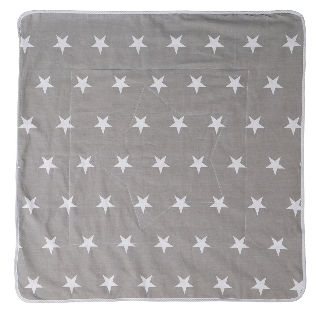 Bakside av Koseteppe Little Stars stjernequilting 80x80 cm