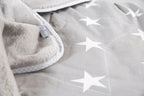 Nærbilde av tekstur på Koseteppe Little Stars stjernequilting