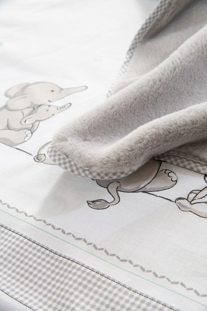 Koseteppe Sternenzauber bomull og fleece 80x80 cm montert i barnevogn
