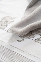 Koseteppe Sternenzauber bomull og fleece 80x80 cm montert i barnevogn