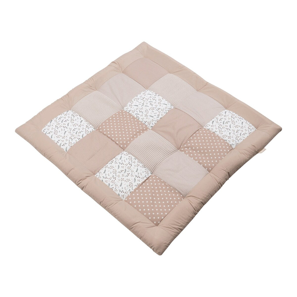 Krablematte og lekegrindinnlegg 100x100 cm bomull patchwork lagt ut på gulv
