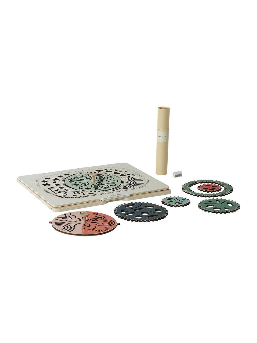 Detalj av tannhjul i Kreativt spirograf-sett i FSC®-tre