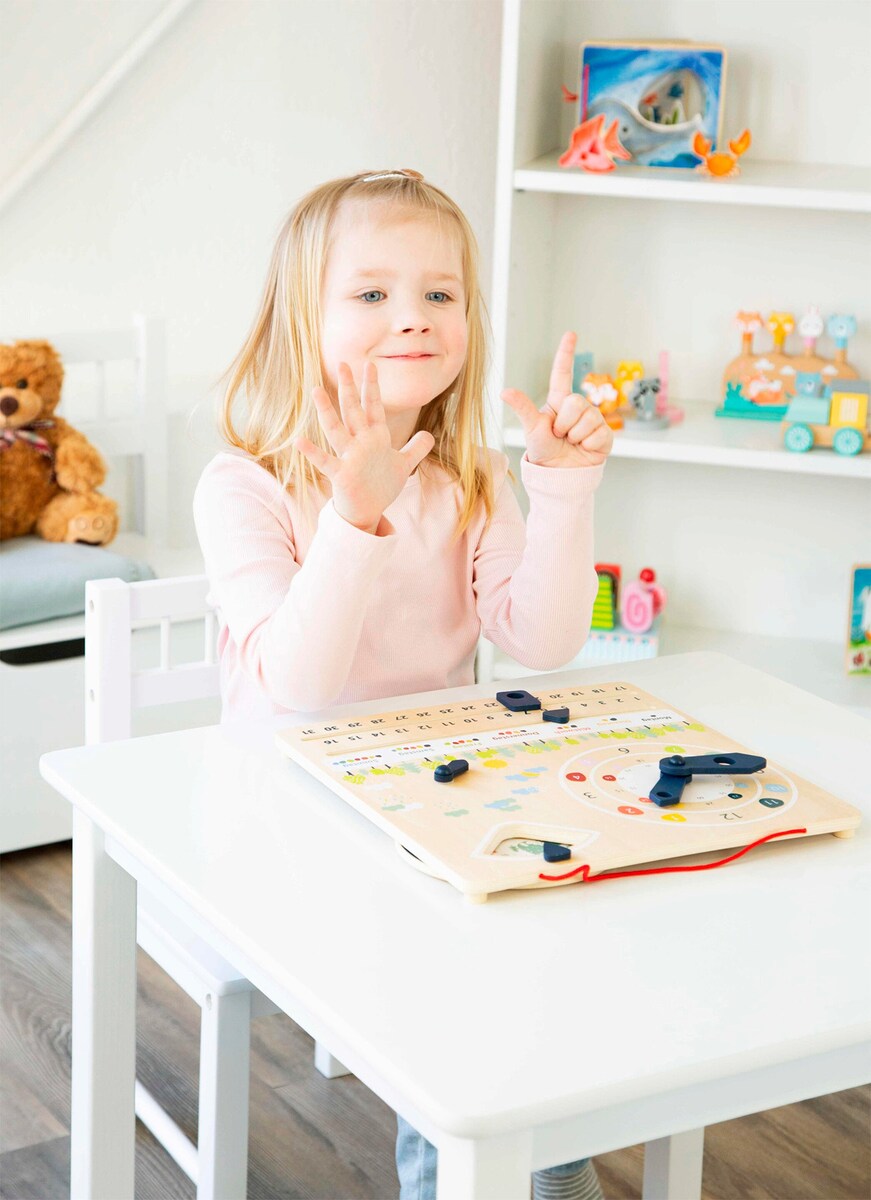 Nærbilde av værindikator på Læreklokke med kalender Educate i tre FSC®