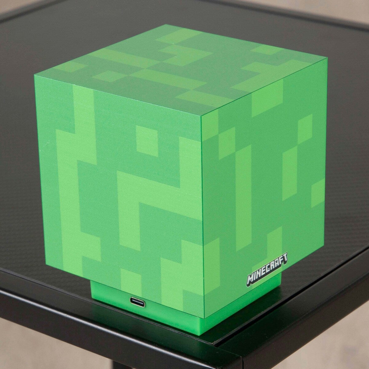 Detalj av LED-lampe Creeper med oppladbart batteri Minecraft