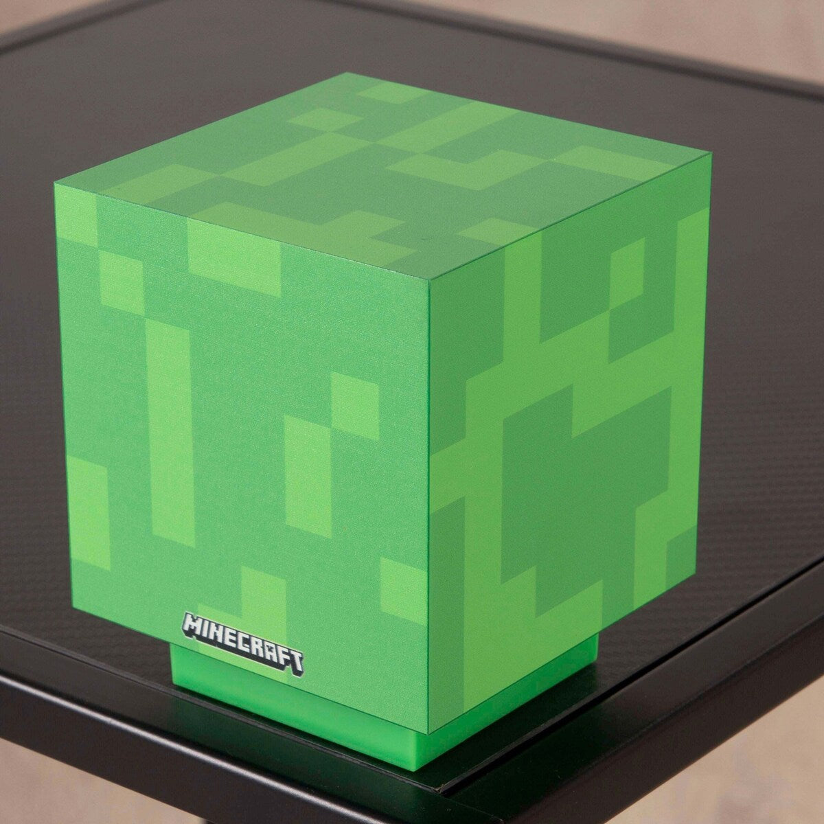 Nærbilde av LED-lampe Creeper med oppladbart batteri Minecraft
