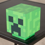 LED-lampe Creeper med oppladbart batteri Minecraft i bruk
