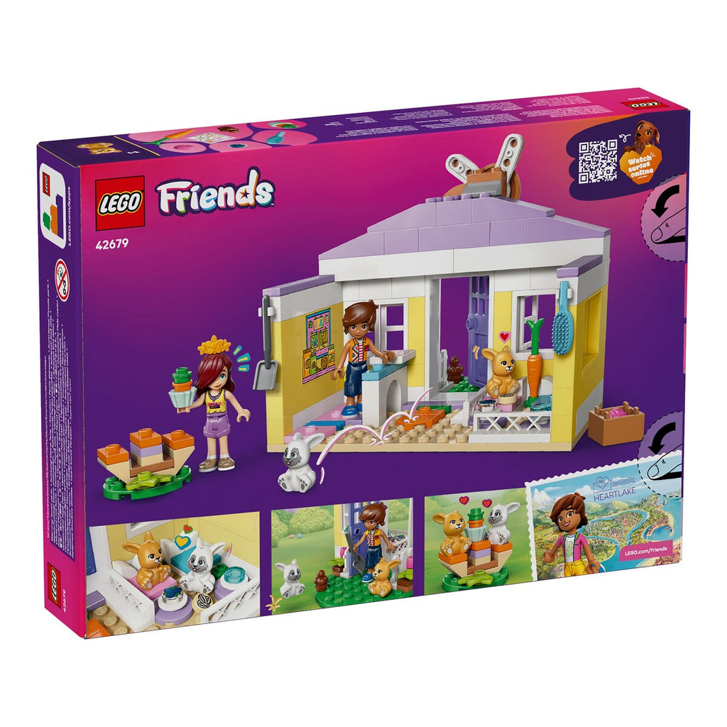 Nærbilde av tilbehør som kost, vannskål og mat i LEGO® Friends Heartlake City kaninhotell