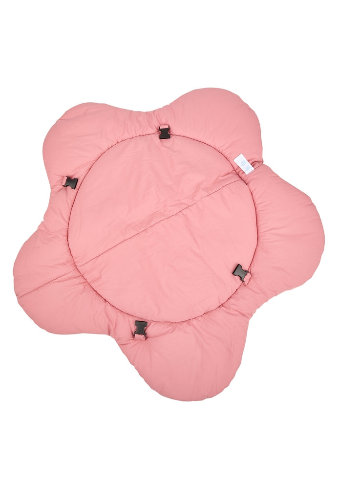 Bakside av Lekebue Hanni med rund matte Ø 96 cm